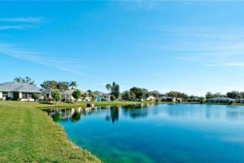 Craig House With Heated Pool On Small Lake Bradenton Exterior photo