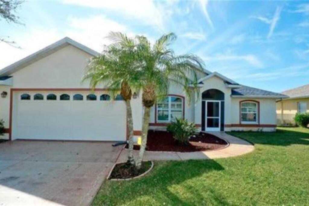 Craig House With Heated Pool On Small Lake Bradenton Exterior photo