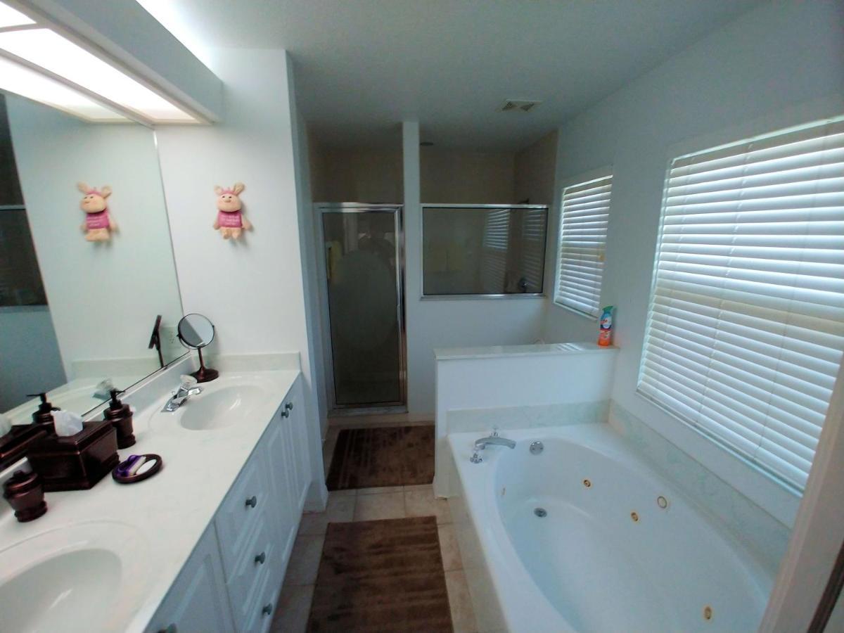 Craig House With Heated Pool On Small Lake Bradenton Exterior photo